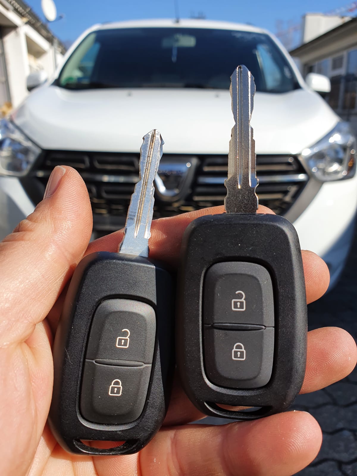 Dacia Duster Logan Sandero Autoschlüssel nachmachen ab 49 €