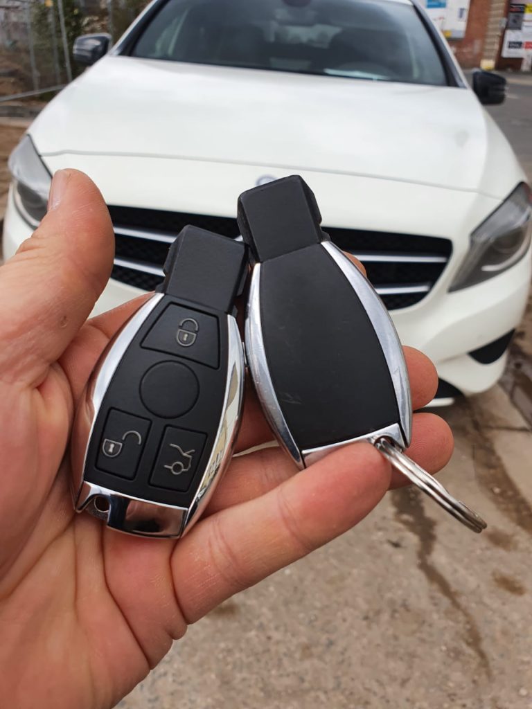 https://ecautoschlussel.de/storage/2021/03/Mercedes-A-Klasse-Autoschlussel-nachmachen-codieren-programmieren-anlernen-verloren-Auto-ersatzschlussel-Mercedes-Zundschloss-reparatur-768x1024.jpg