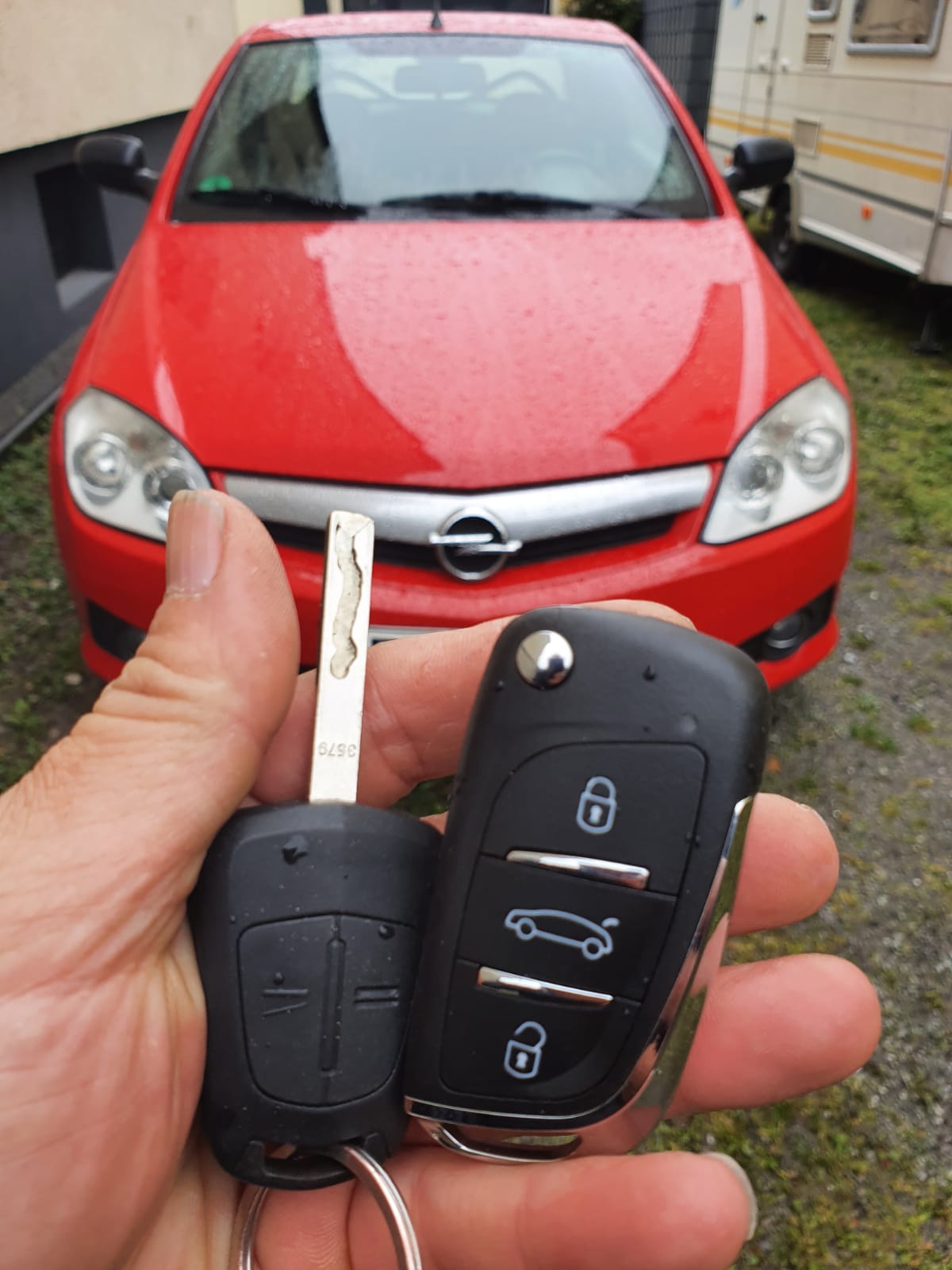Opel Tigra Twintop Autoschlüssel mit Funk nachmachen verloren defekt ab 49€
