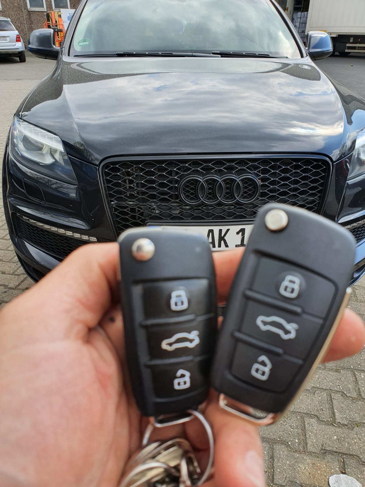 Audi Q7 Autoschlüssel defekt verloren ab 49€ nachmachen